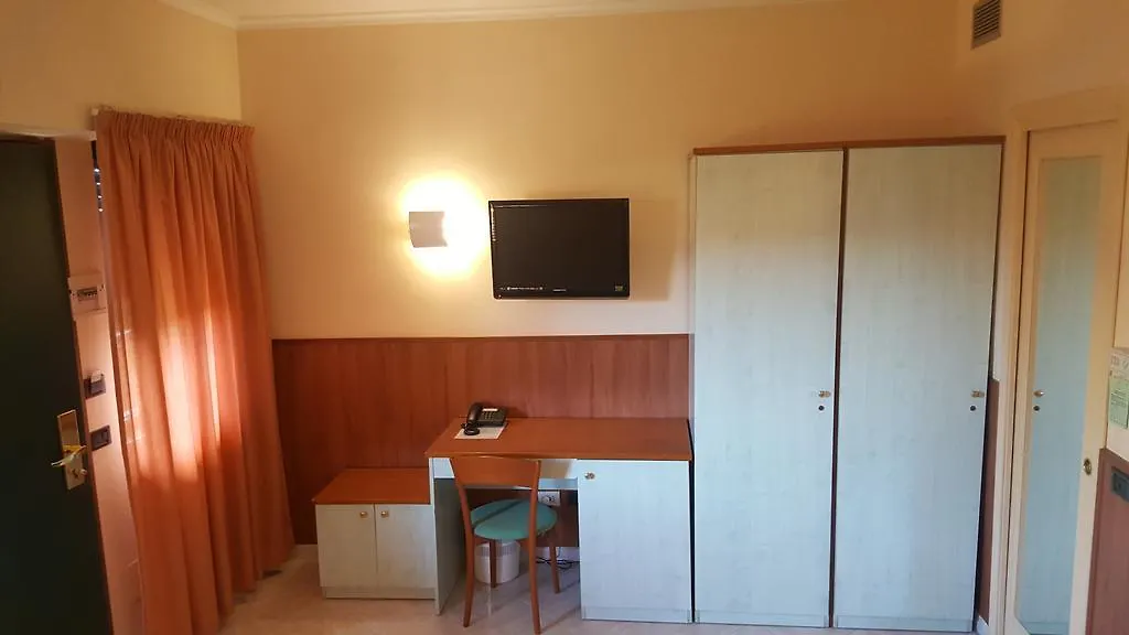 Hotel Laurence Rome 3*,  Italy